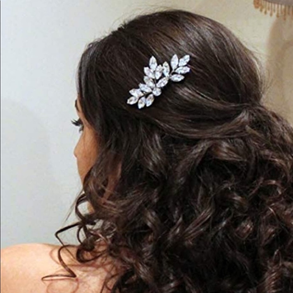 NEW Crystal hair accessory